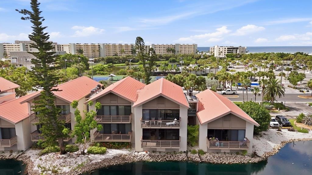 Lake House Cir, Sarasota, FL 34242