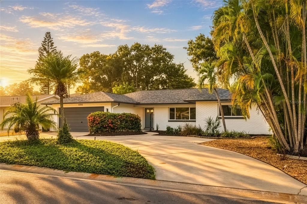 16th Ave, Saint Petersburg, FL 33710