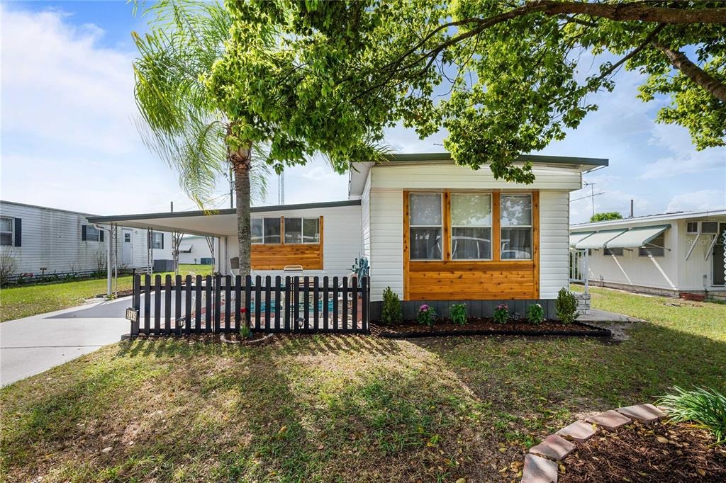 Jo St, Zephyrhills, FL 33542