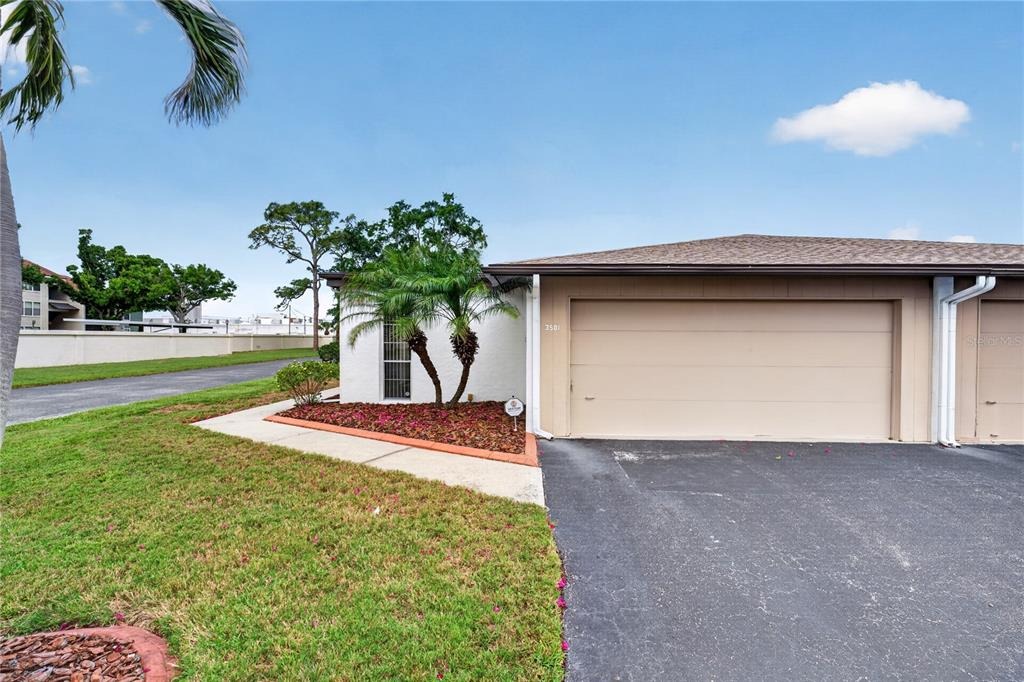 Village Ct, Sarasota, FL 34231