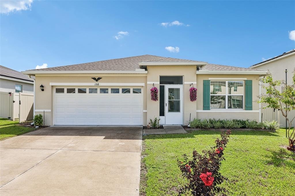 Henin Cir, Tavares, FL 32778