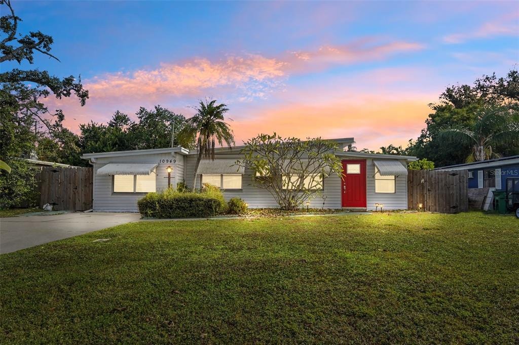 105th St, Largo, FL 33773