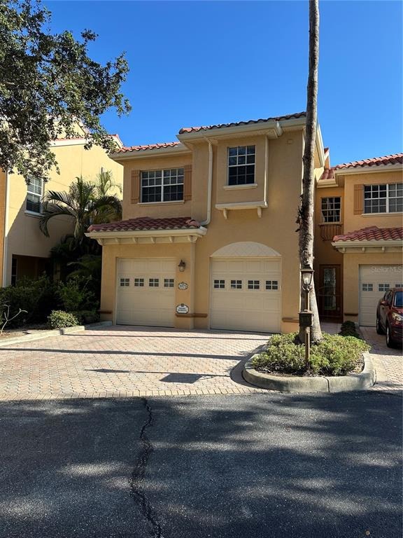 Square East Ln, Sarasota, FL 34238