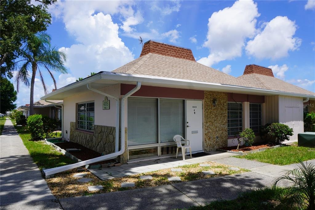 Tahitian Gardens Cir, Holiday, FL 34691
