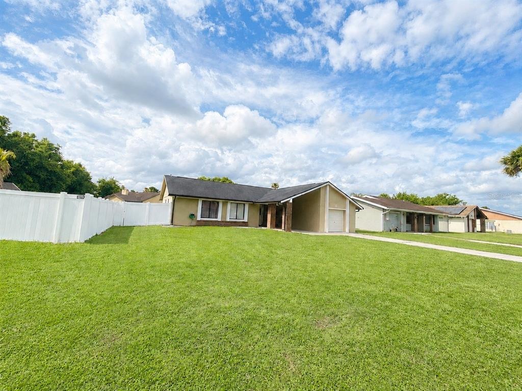 Flag Dr, Kissimmee, FL 34759