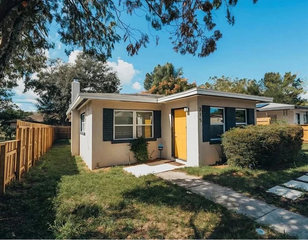 E St, Lake Wales, FL 33853