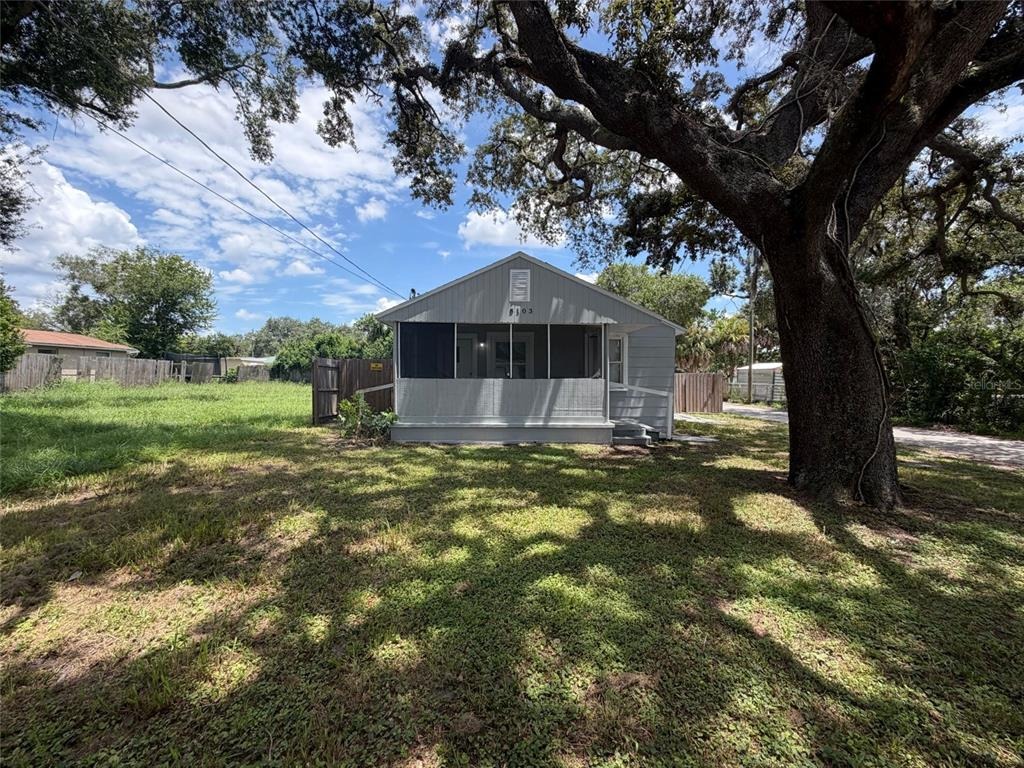 18th St, Tampa, FL 33604