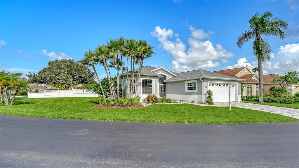 Edinbridge Cir, Sarasota, FL 34235