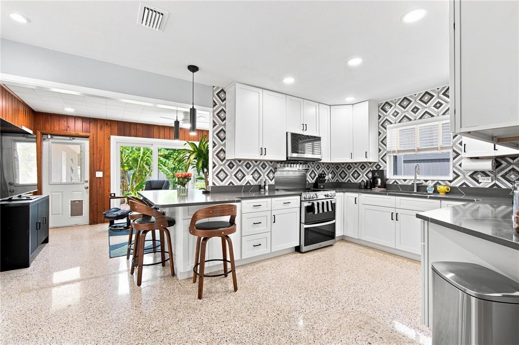 10th Ave, Saint Petersburg, FL 33713 #1
