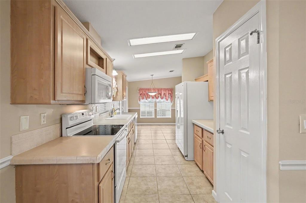 Gill Ave, Zephyrhills, FL 33541 #1