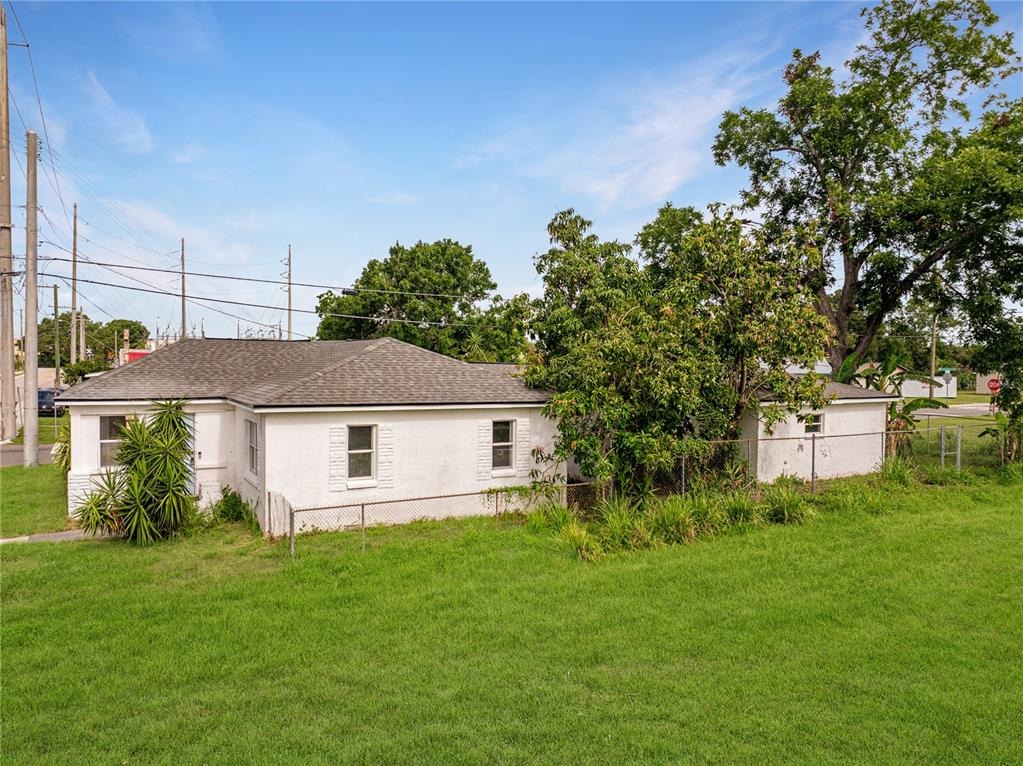 Laura St, Plant City, FL 33563