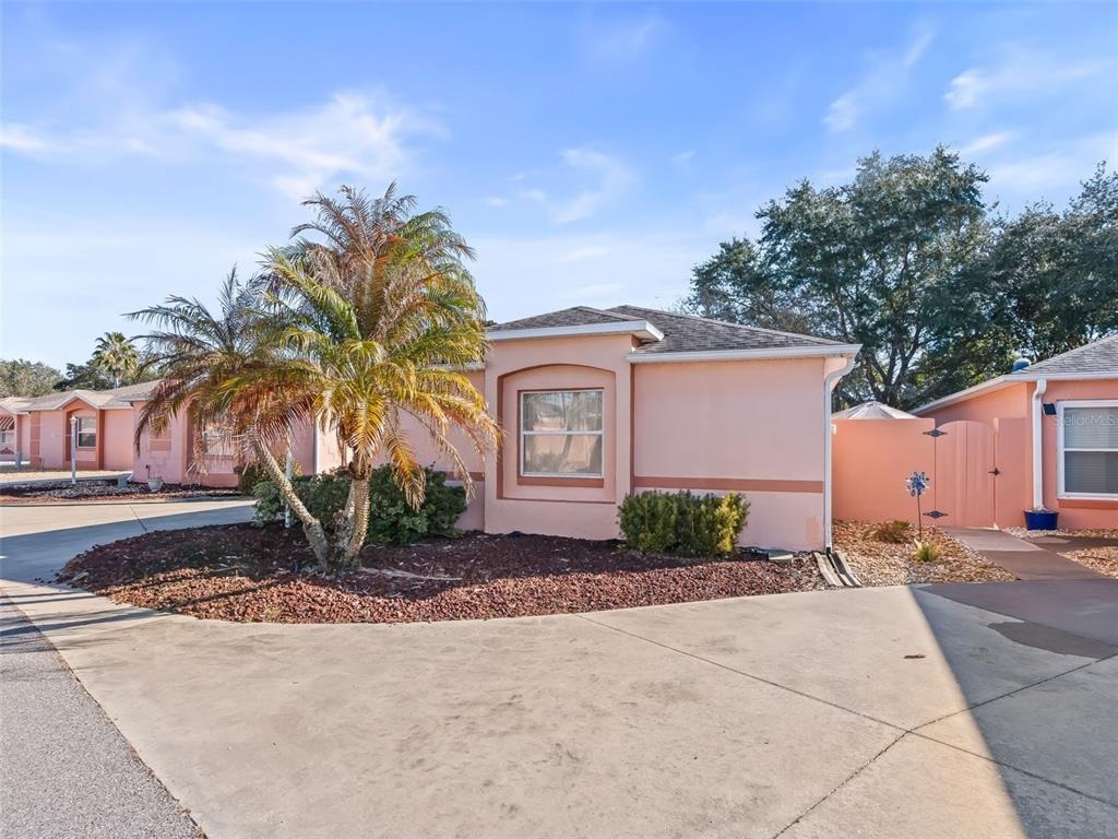 Enconto St, Lady Lake, FL 32159