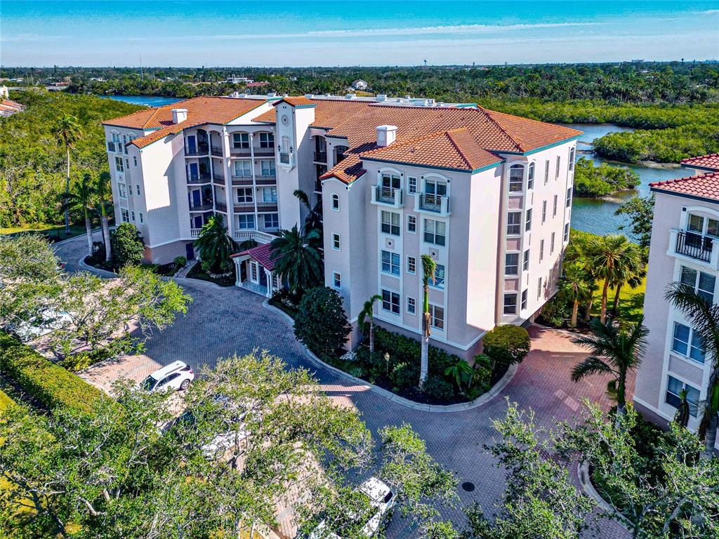Eagles Point Cir, Sarasota, FL 34231