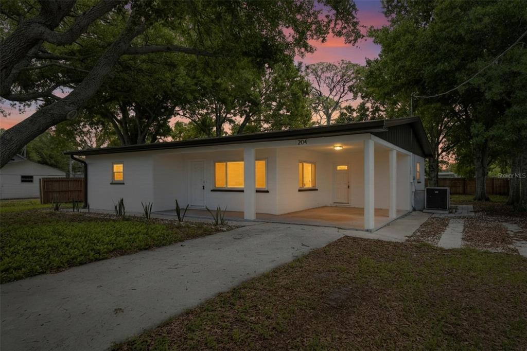 7th Ave, Ruskin, FL 33570