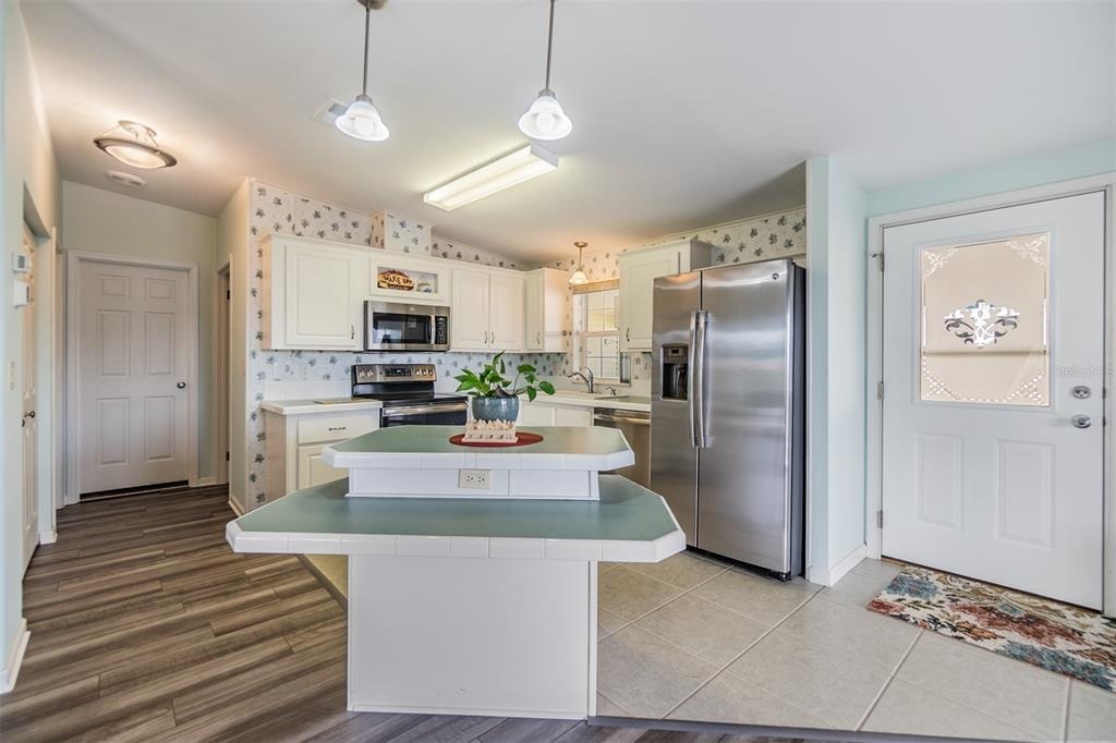 Gill Ave, Zephyrhills, FL 33541 #1