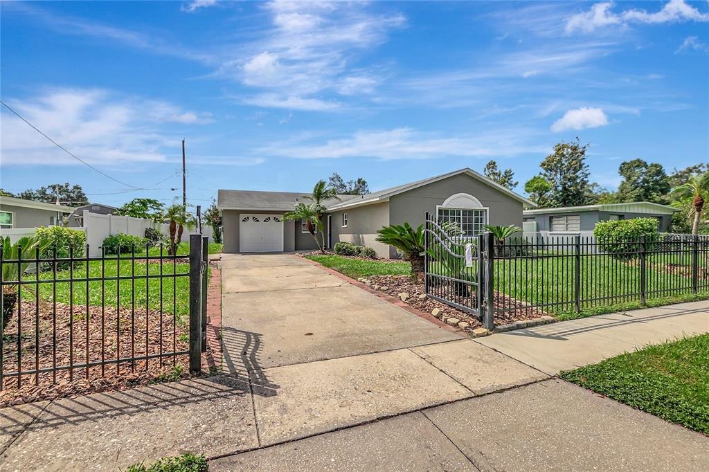 Carnegie Cir, Tampa, FL 33619