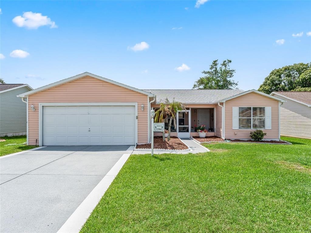Guadalupe Ct, Lady Lake, FL 32159