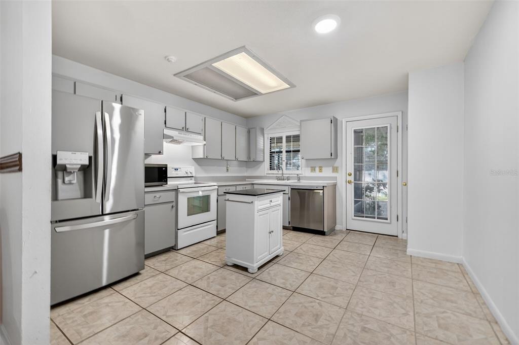 2nd St, Saint Petersburg, FL 33702 #1