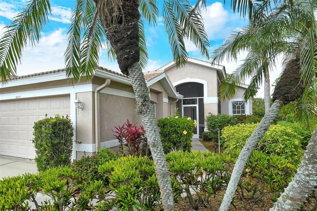 Forest Hills Cir, Sarasota, FL 34238
