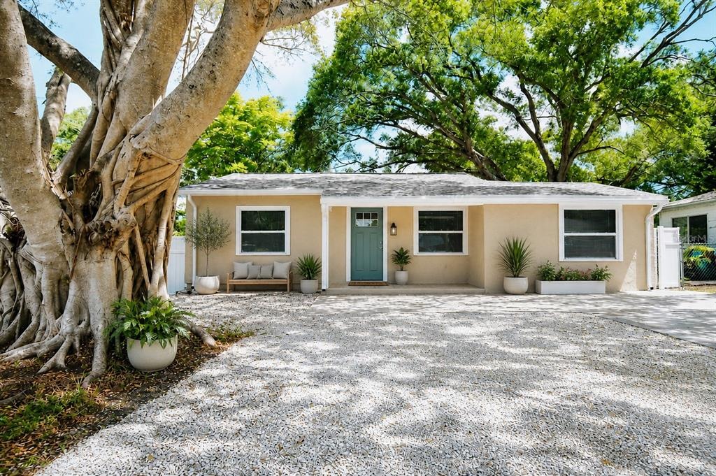 8th Ave, Largo, FL 33770