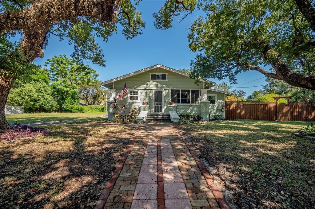 Cayuga St, Tampa, FL 33603
