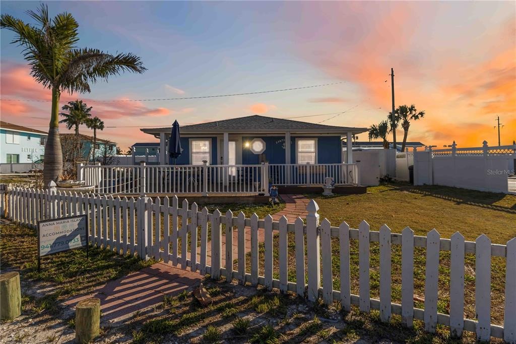 9th St, Bradenton Beach, FL 34217