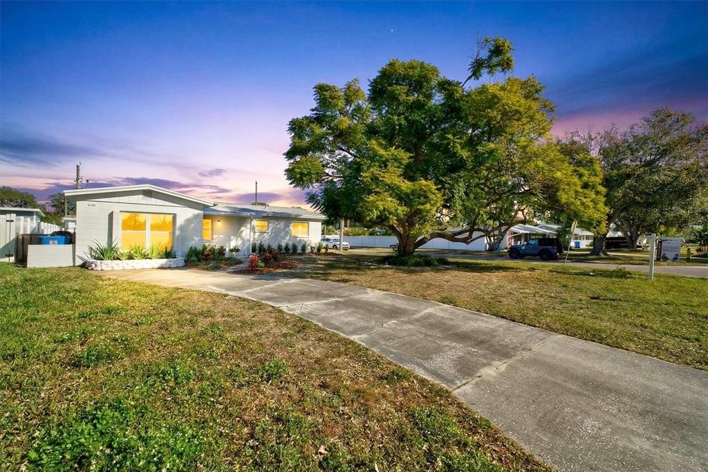 14th Ave, Saint Petersburg, FL 33710