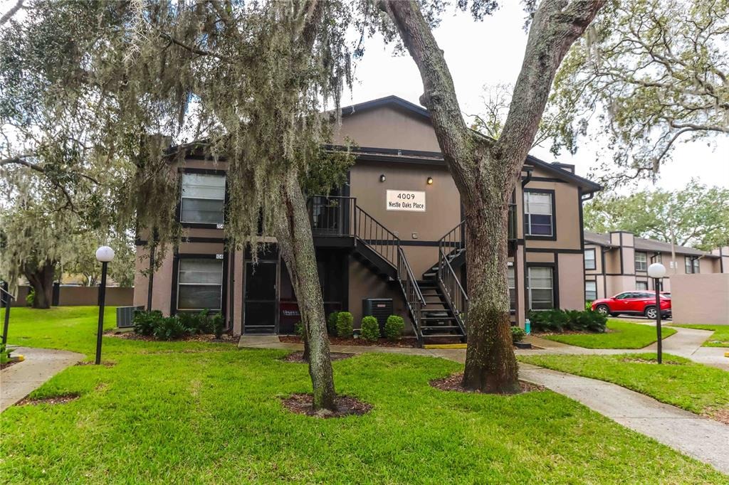 Nestle Oaks Pl, Tampa, FL 33613