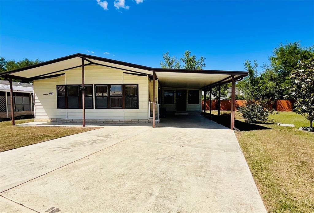 Tanda Cir, Zephyrhills, FL 33541
