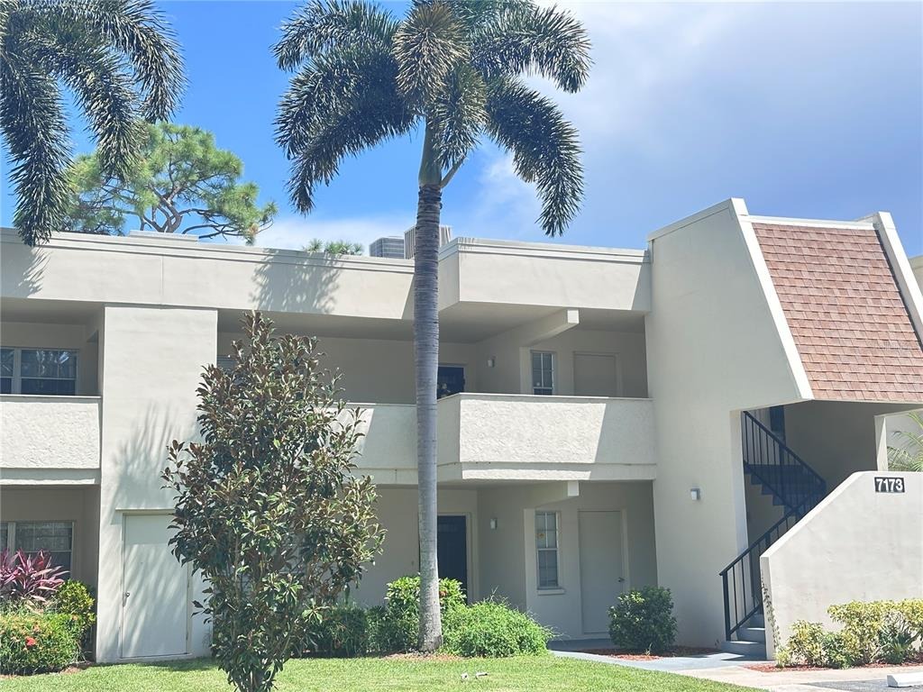 Country Club Dr, Sarasota, FL 34243