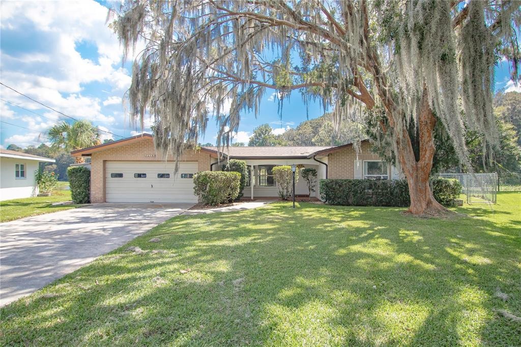 Maple St, Dunnellon, FL 34432