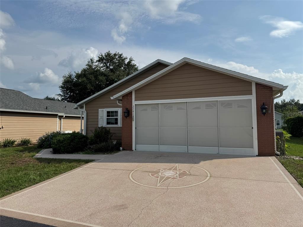 Castleberry Dr, Zephyrhills, FL 33542