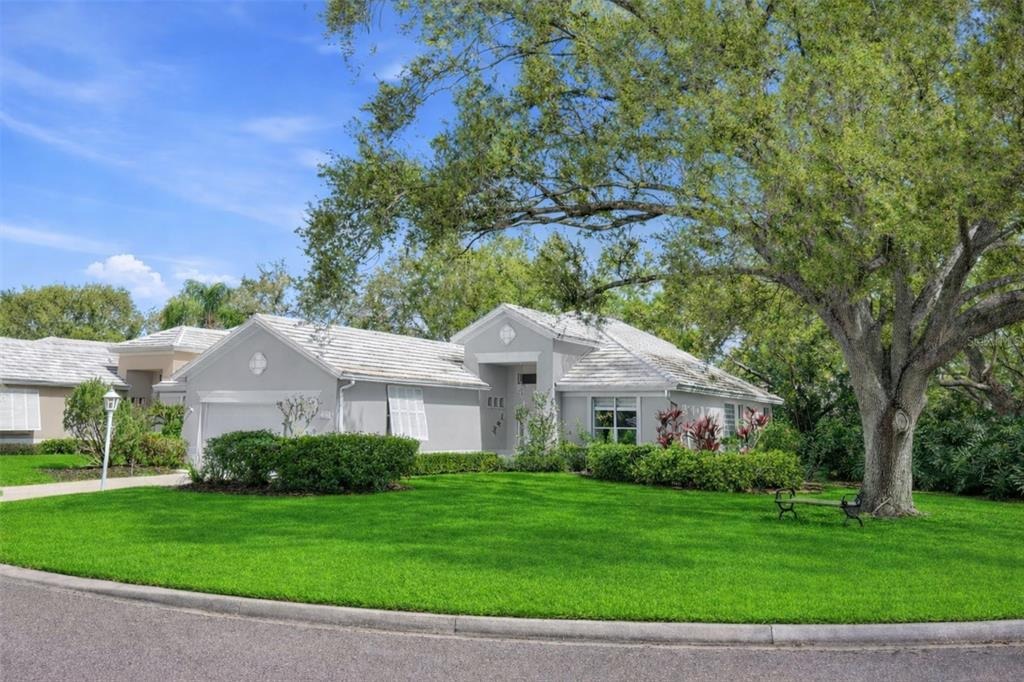 Hampton Ct, University Park, FL 34201