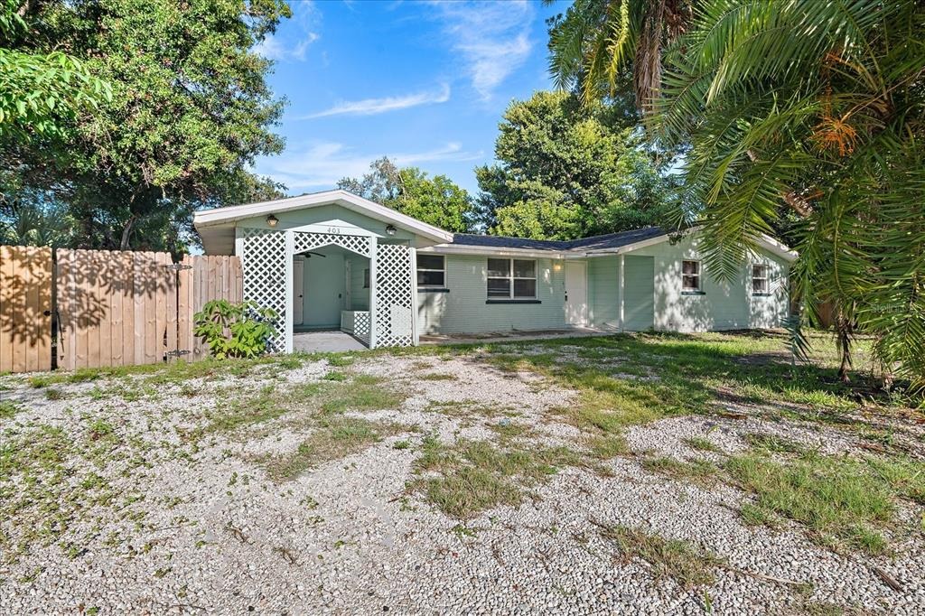 Pinewood Ave, Nokomis, FL 34275