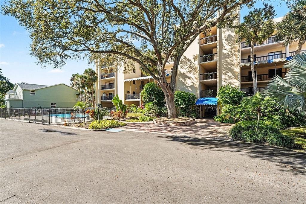 Tarpon Pt, Tarpon Springs, FL 34689