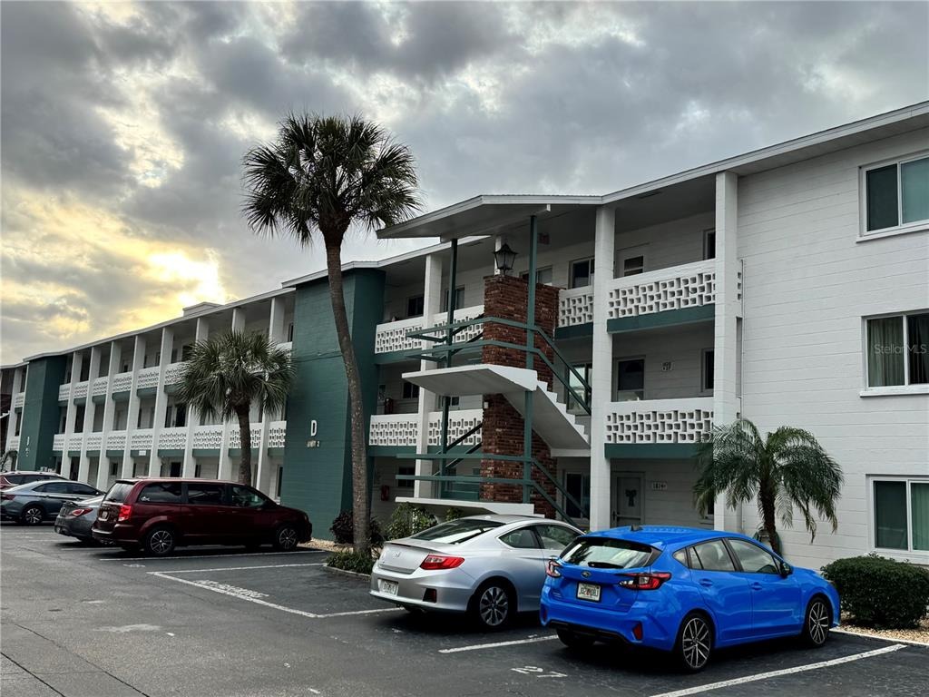Sunny Dr, Bradenton, FL 34207