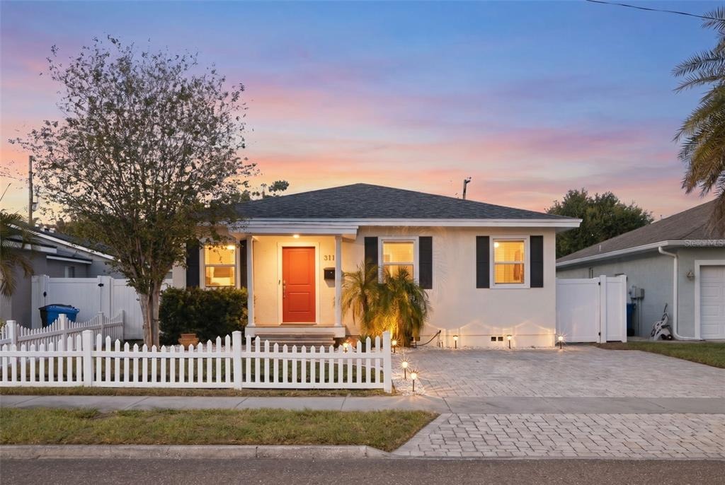 15th St, Saint Petersburg, FL 33704