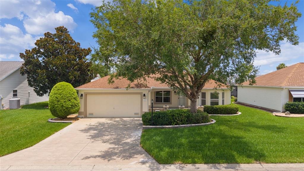 El Esparza Ln, Lady Lake, FL 32159