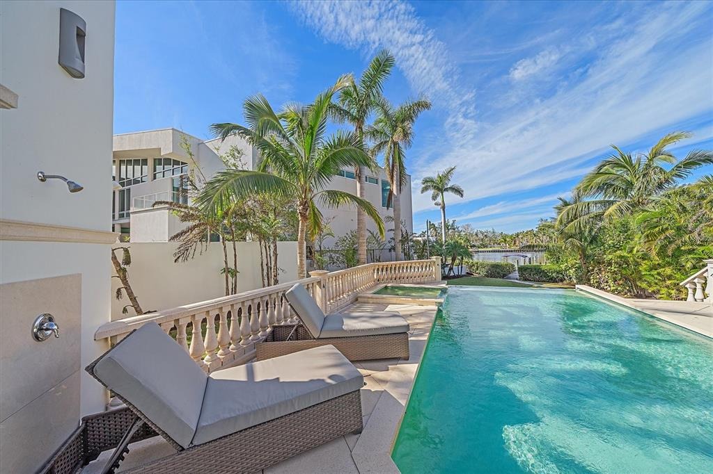 Roberts Point Cir, Sarasota, FL 34242 #1