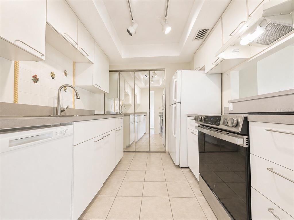 115th Ave, Saint Petersburg, FL 33716 #1
