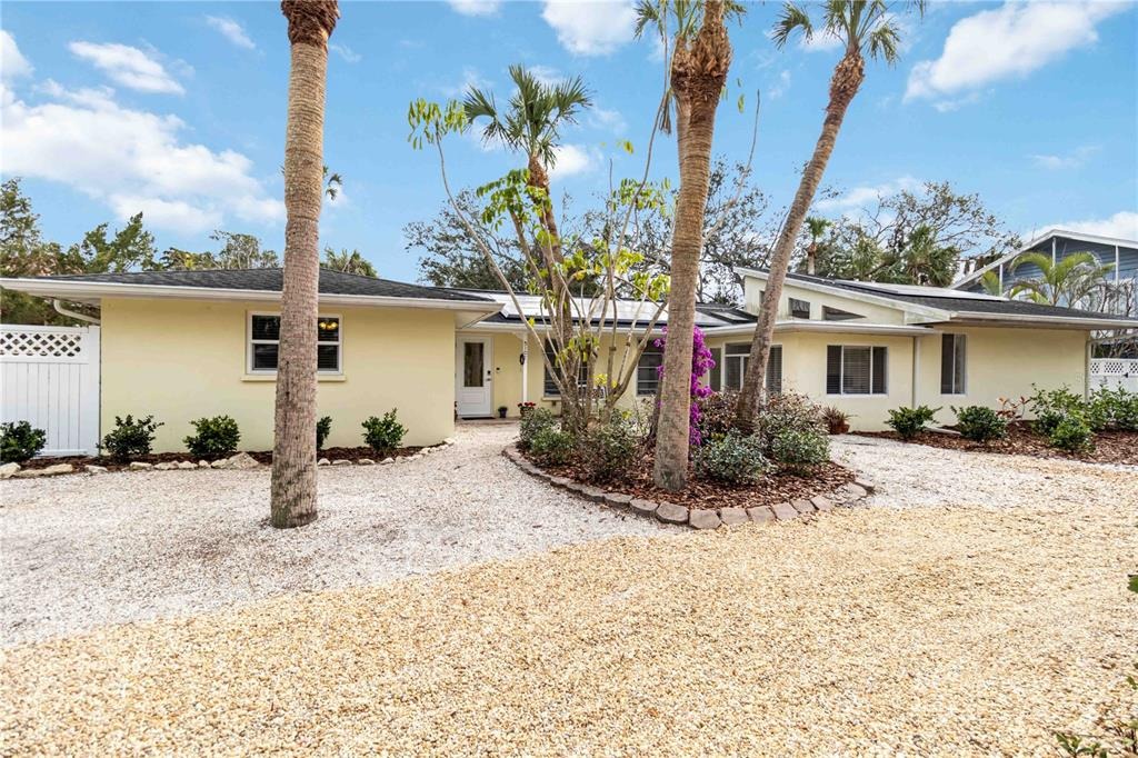 Saint Albans Ave, Sarasota, FL 34242