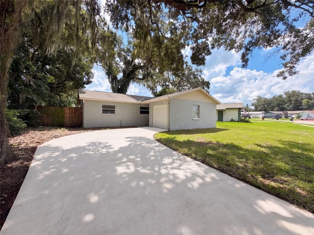 Inwood Cir, Brandon, FL 33510