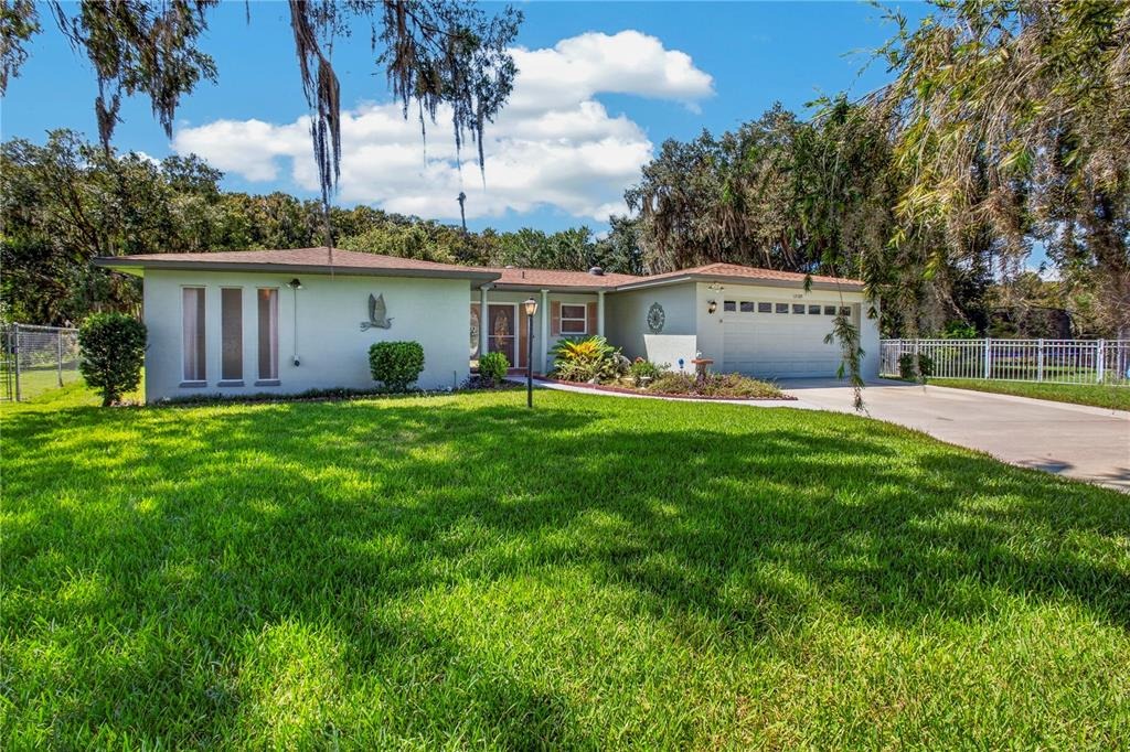 Maple St, Dunnellon, FL 34432