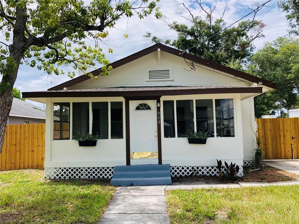 Vine Ave, Clearwater, FL 33755