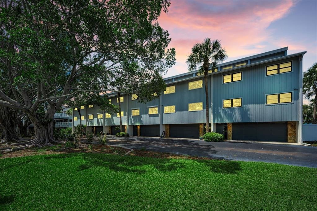 2nd St, Treasure Island, FL 33706