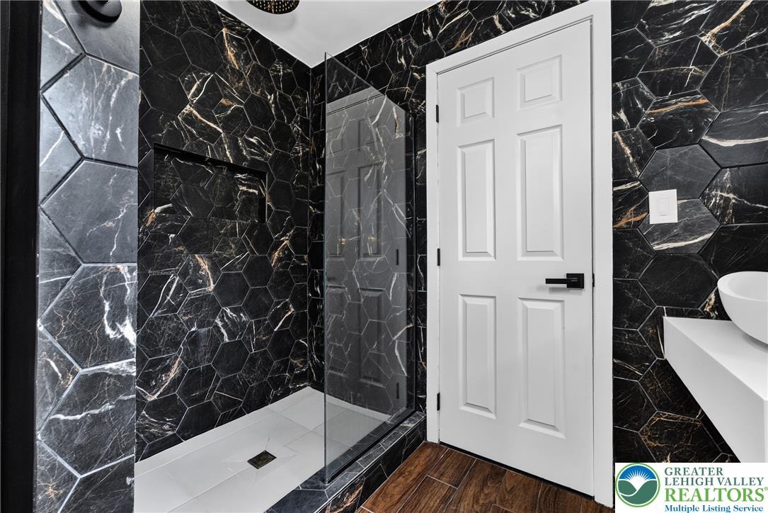 Chatham Hill Rd, Stroudsburg, PA 18360