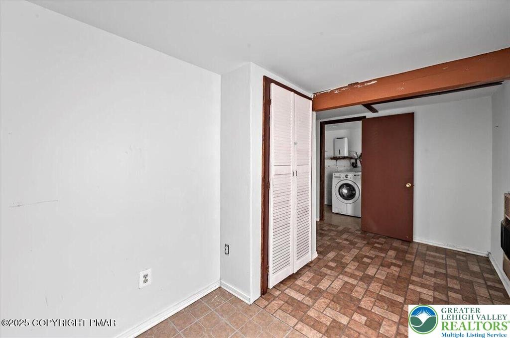 Decker Rd, Bushkill, PA 18324