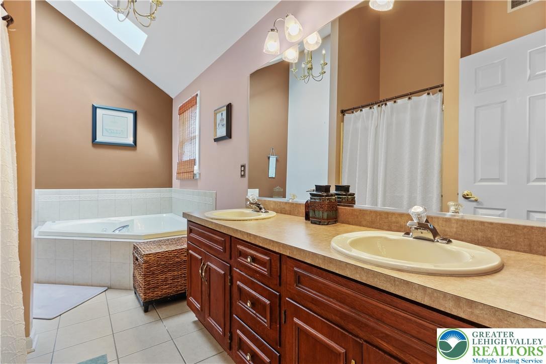 Pond Dr, Easton, PA 18040 #1