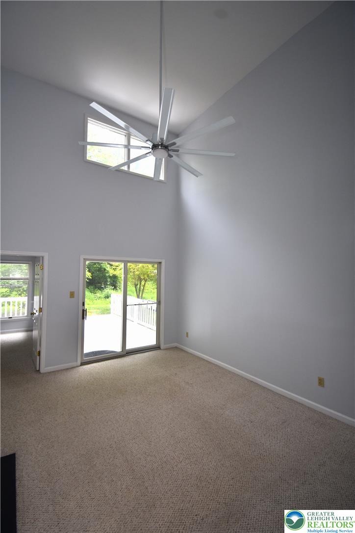 Cross Creek Cir, Breinigsville, PA 18031