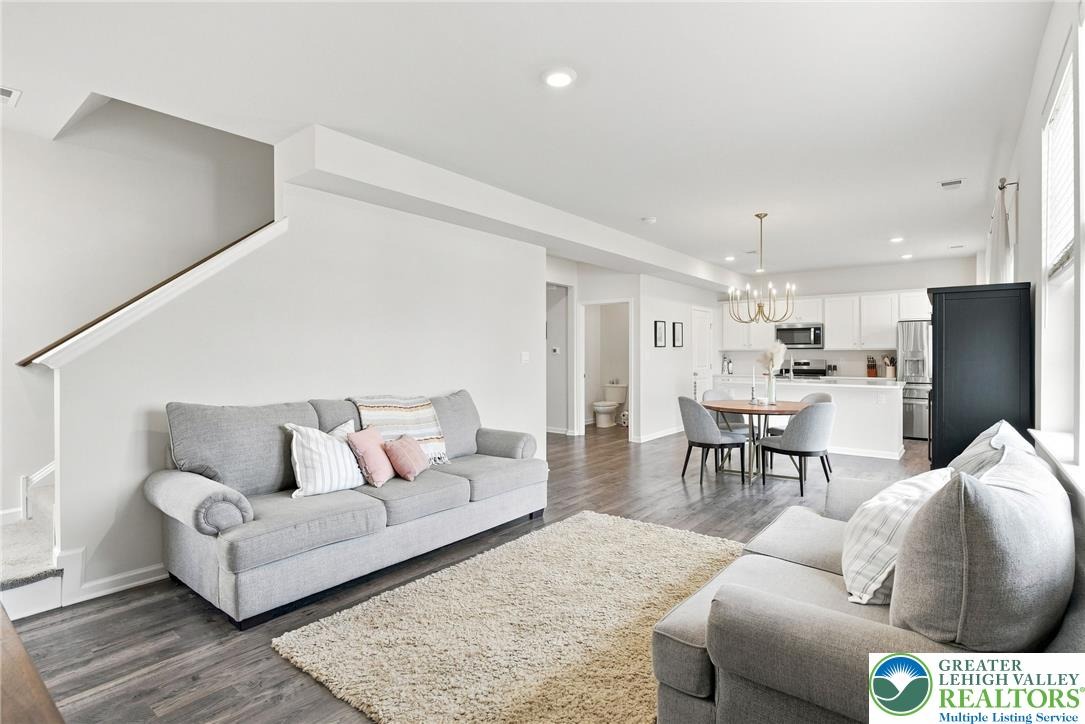 Knollwood Dr, Easton, PA 18040 #1